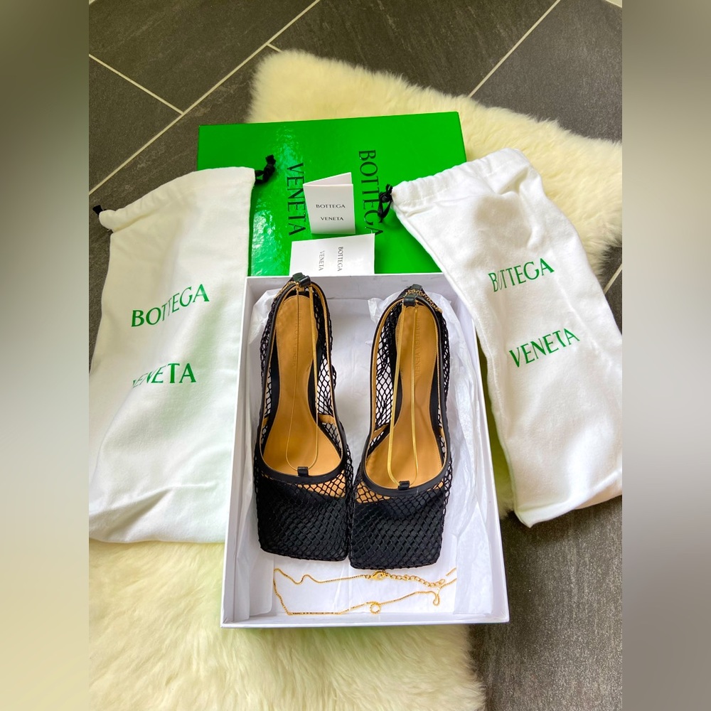 Authentic,Bottega Veneta fishnet w’chain heels(box, dustbag & booklet included)
